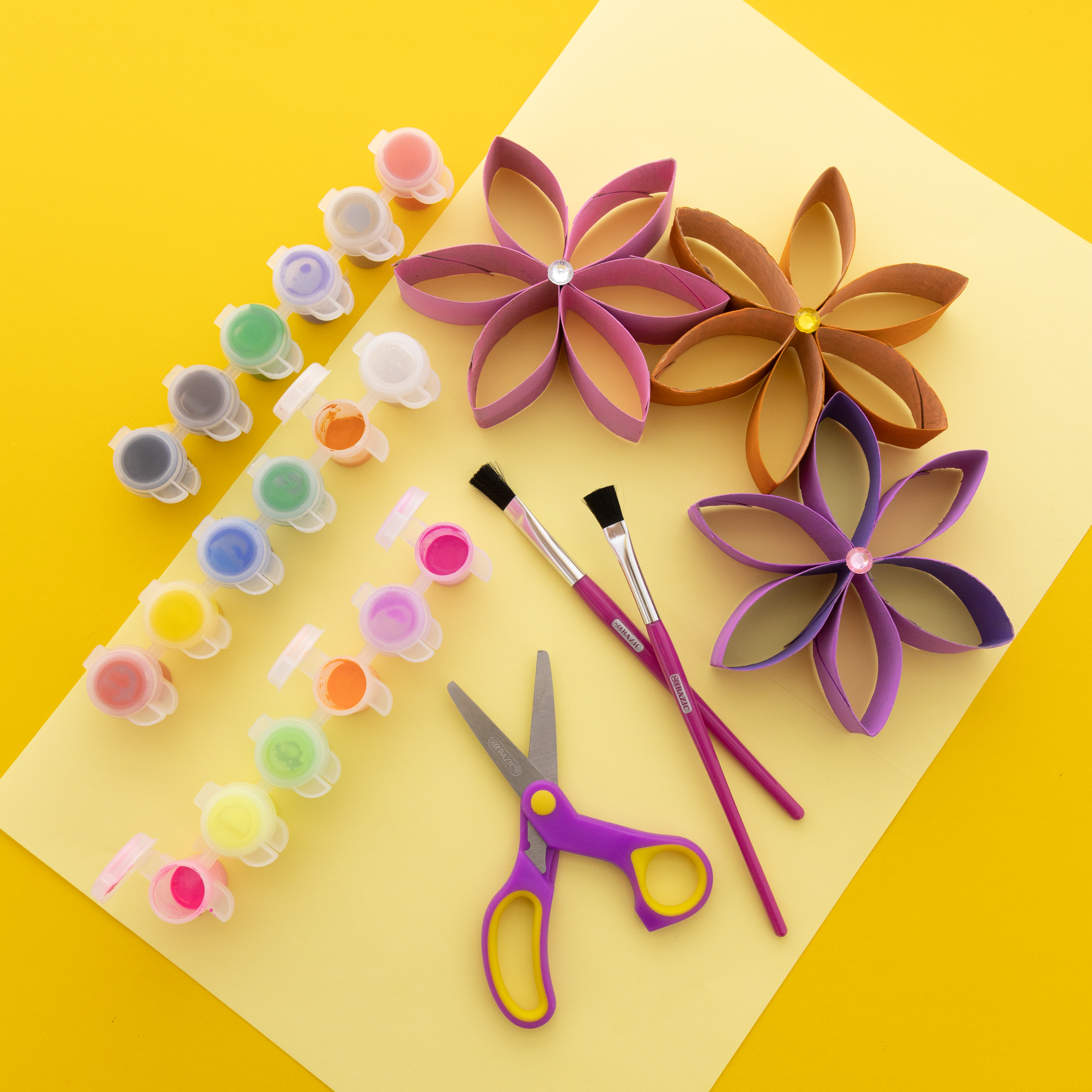 DIY: Paper Roll Flower Décor