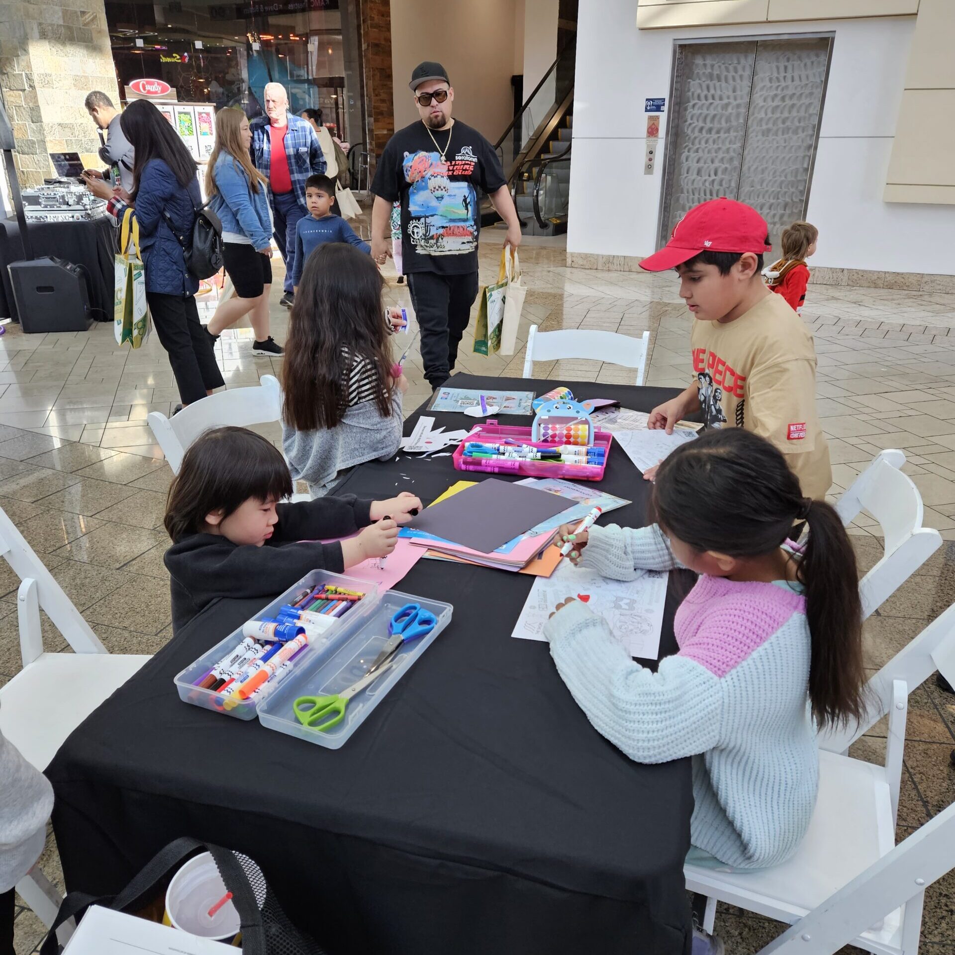EVENTS: Breakfast w/ Santa